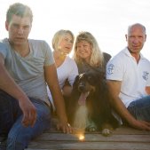 Familienfoto mit Hund