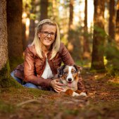 Wald-Fotoshooting Hund und Mensch